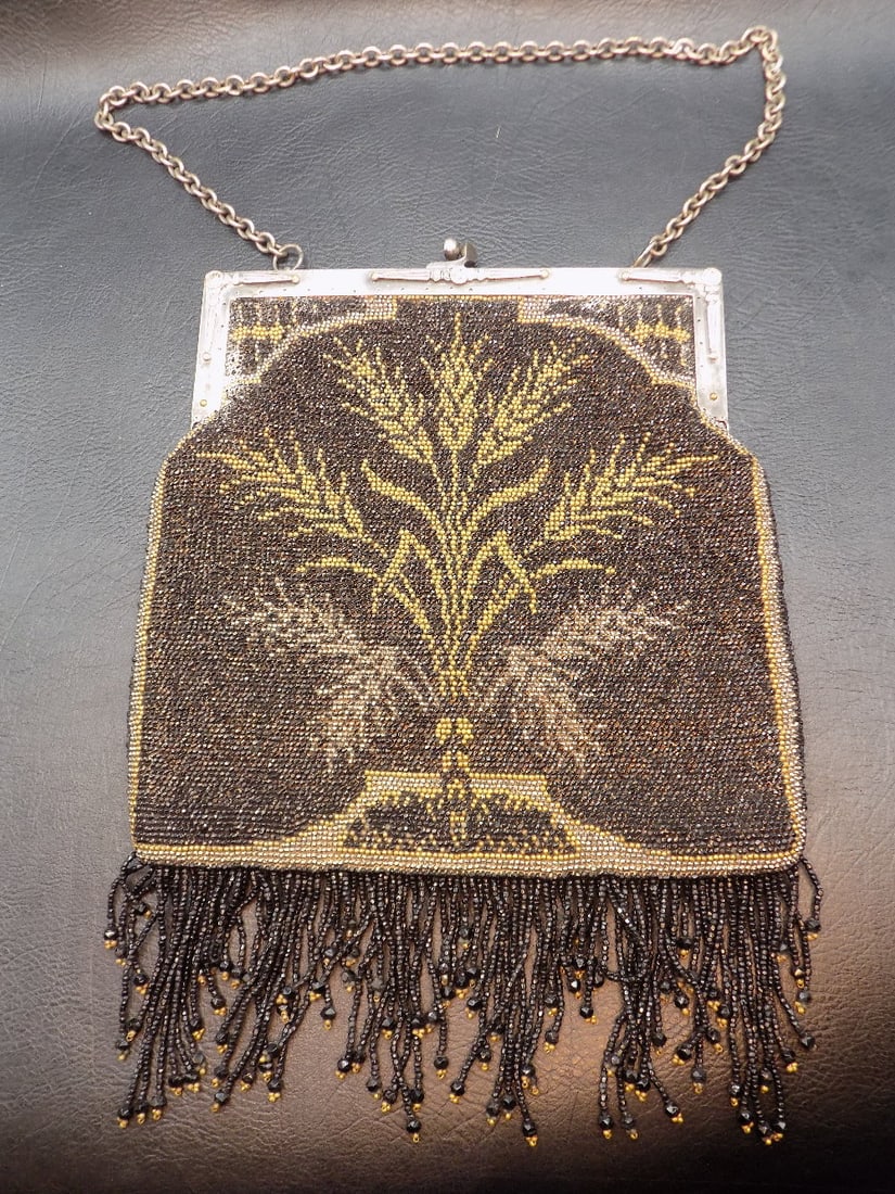 Exceptional antique beaded 1920s flapper purse (1 of 8)