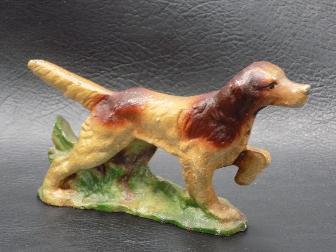 Vintage cast iron Pointer dog bottle opener: Vintage cast iron Pointer dog bottle opener. by the John Wright Company, Wrightsville PA in the 1950's. Great quality and detail. Original paint. In very good original as found condition. Please see p