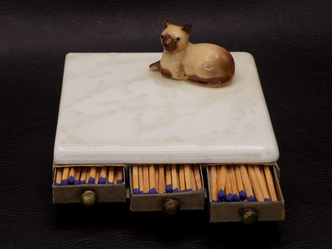 Unusual vintage wood match holder with cat (1 of 5)