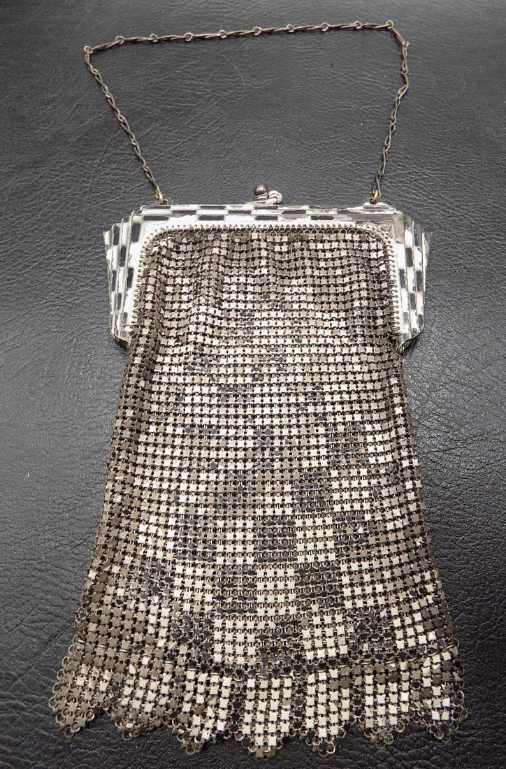 Vintage Art Deco decorated metal mesh roaring twenties flappers purse (1 of 4)