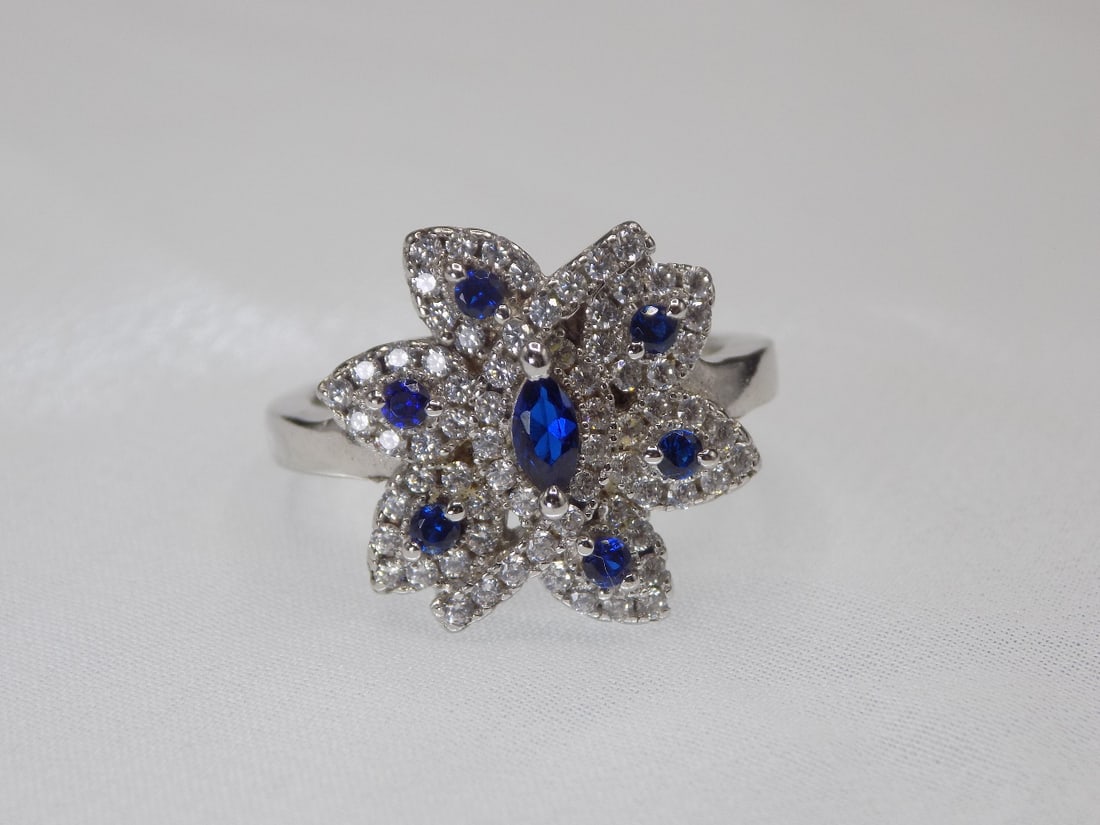 Beautiful 2 cwt blue sapphire and topaz sterling silver ring: Beautiful 2 cwt blue sapphire and topaz sterling silver ring. Marked as shown in photos. Great quality and detail. Please see photos. Size 6