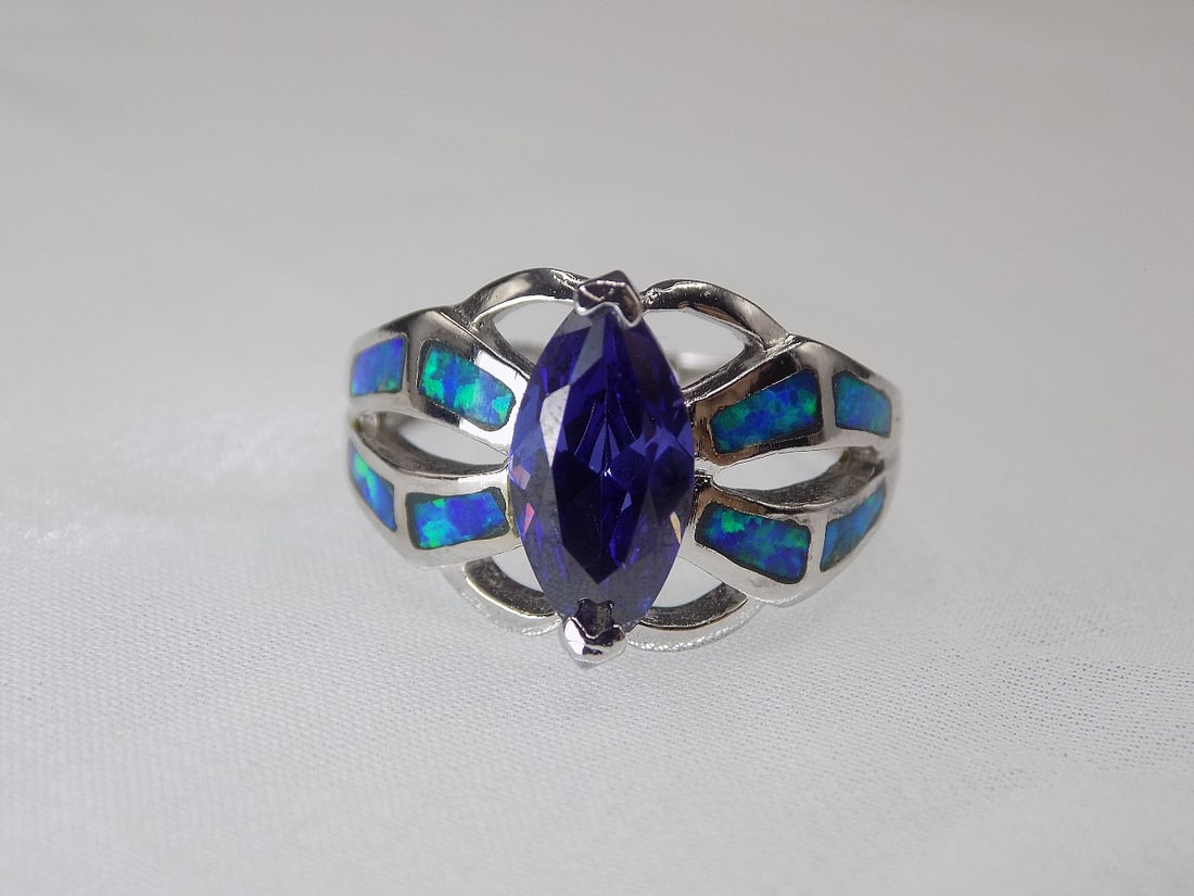 Beautiful 2 cwt sapphire and Australian opal sterling silver ring (1 of 5)