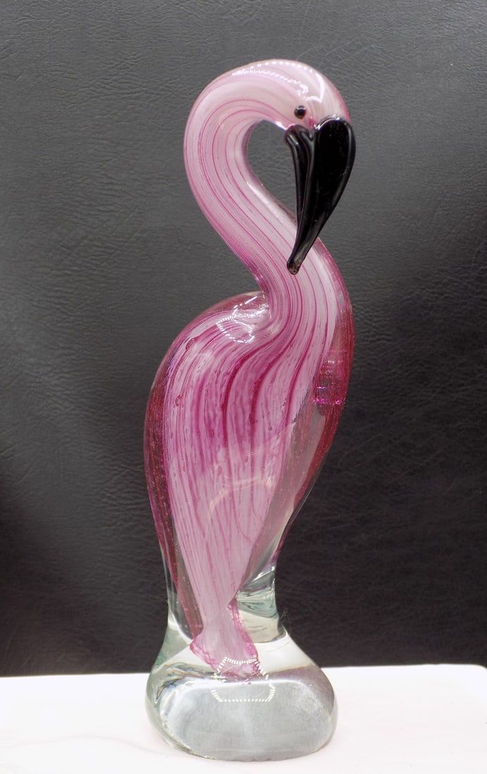 Beautiful midcentury modern Venetian Murano art glass Seguso Sommerso flamingo: Beautiful midcentury modern Venetian Murano art glass Seguso Sommerso flamingo . Great quality and detail. In very good original as found condition. Please see photos. 7 7/8 inches tall. Matches lot 7