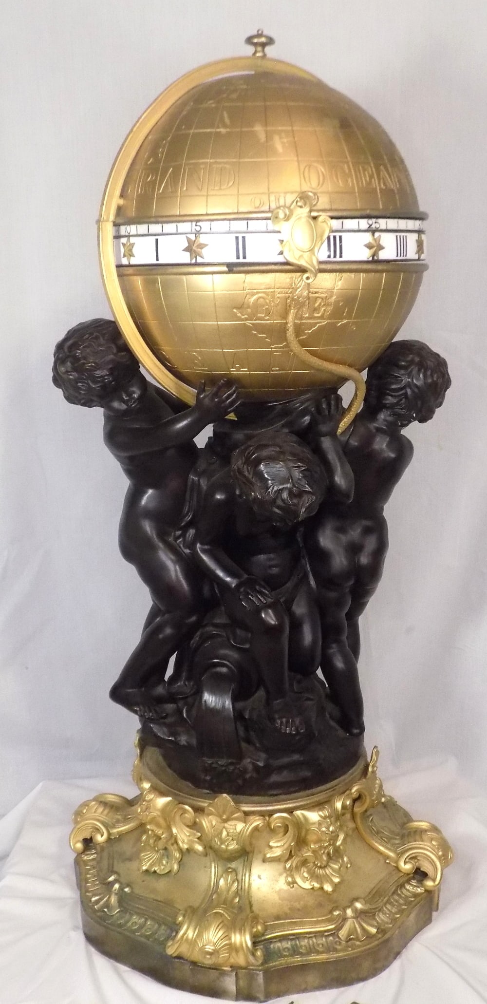 Spectacular Rare antique French Annular clock with bronze figures. (1 of 15)