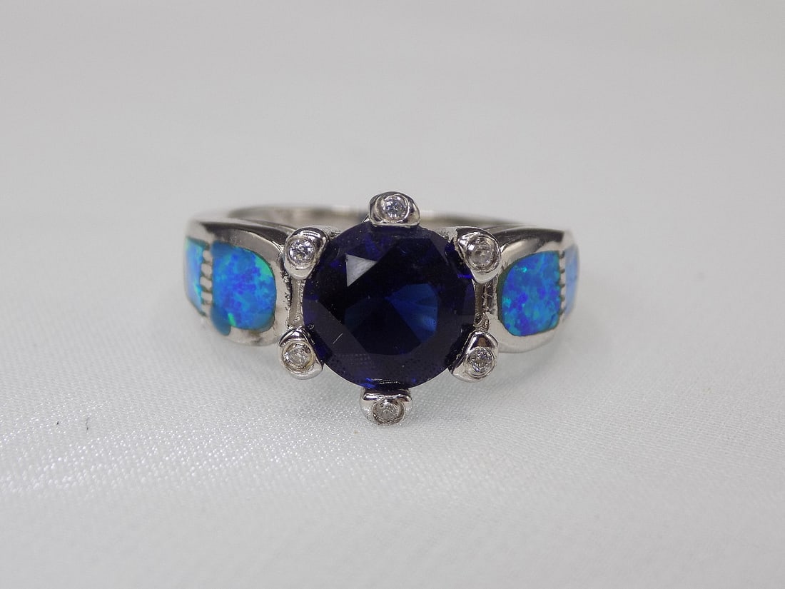 Beautiful 2 cwt sapphire and Australian opal sterling silver ring (1 of 6)
