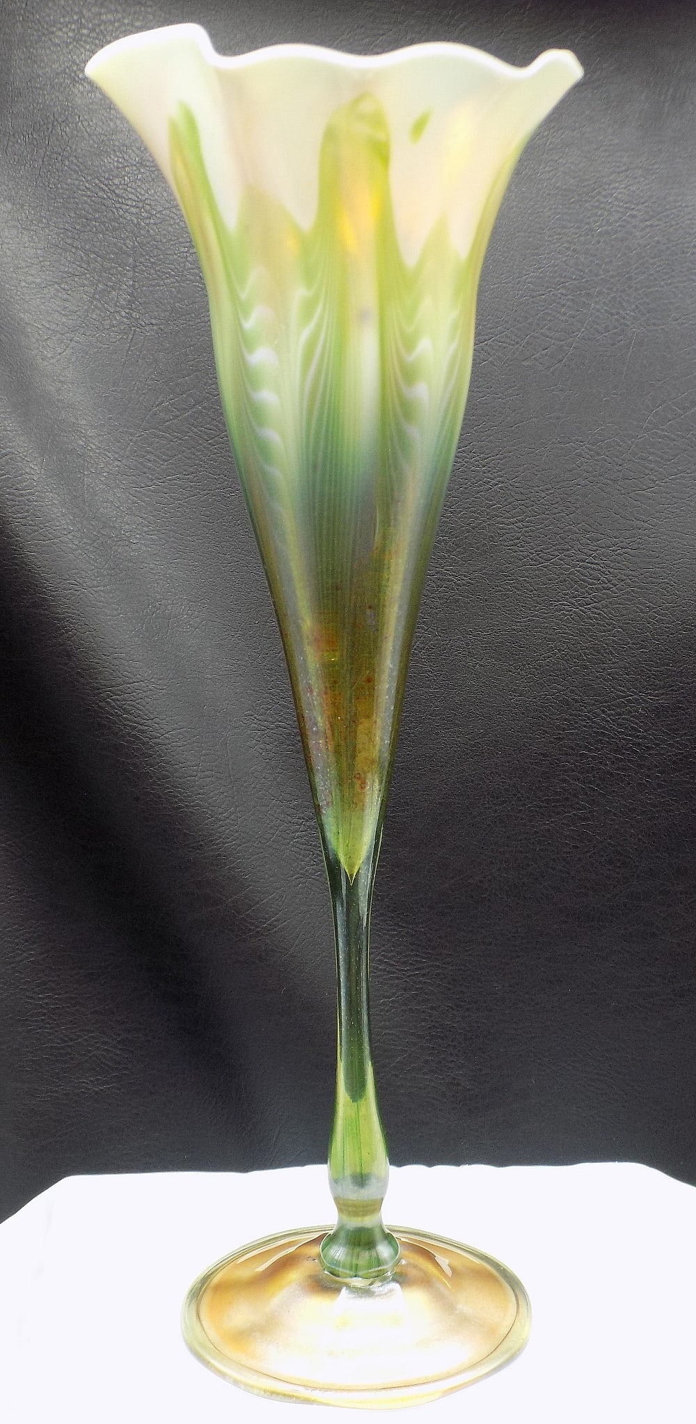 Elegant feather pulled signed Tiffany flower form art glass vase (1 of 14)