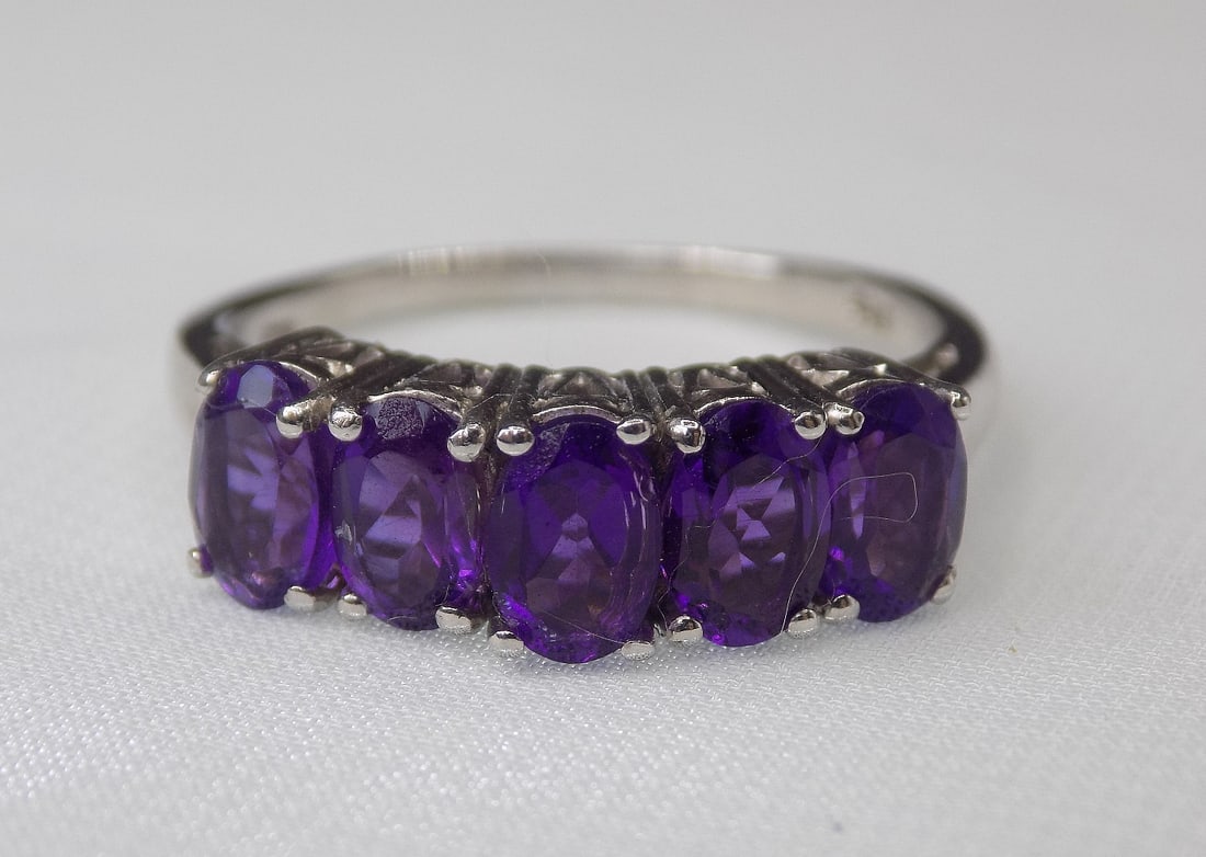 Beautiful 2 ½ cwt. amethyst sterling silver ring (1 of 6)
