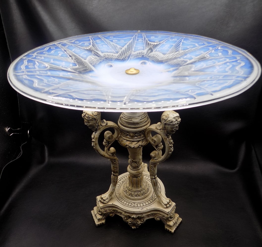 Rare Lalique artist signed worker P. Davesn s’ art glass center piece: Rare Lalique artist signed worker P. Davesn s’ art glass center piece. Signed as shown in photo. Please see photos. Beautiful colors. Pierre Gire, aka Pierre d'Avesn, was born in 1901.