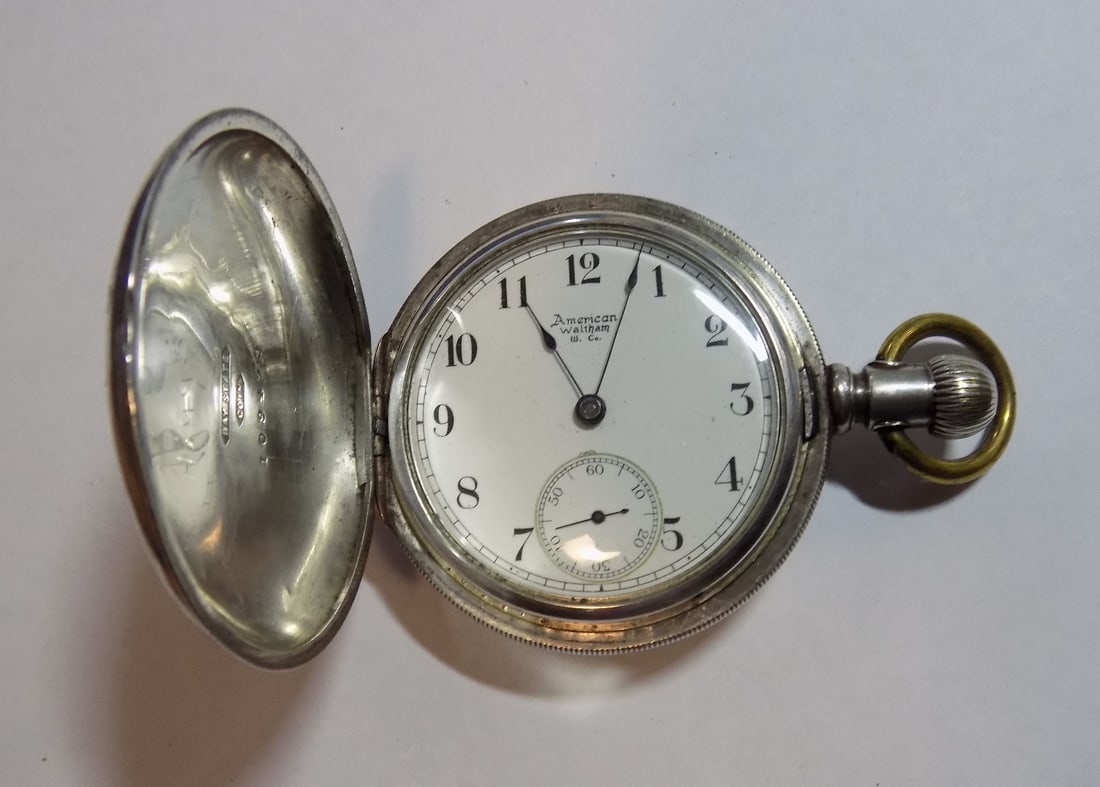 Antique American Waltham engraved hunting case coin silver pocket watch (1 of 7)