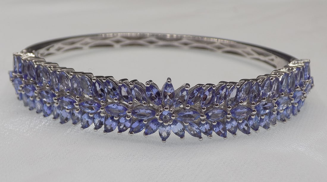 Beautiful 16 cwt blue tanzanite sterling silver bracelet (1 of 6)