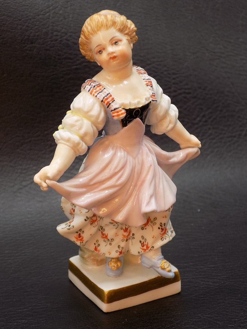 Charming antique Meissen porcelain figure of girl dancing: Charming antique Meissen porcelain figure of girl dancing. Signed on bottom as shown in photos. Beautiful hand decorated colors. Great quality and detail. In very good original as found condition. Has