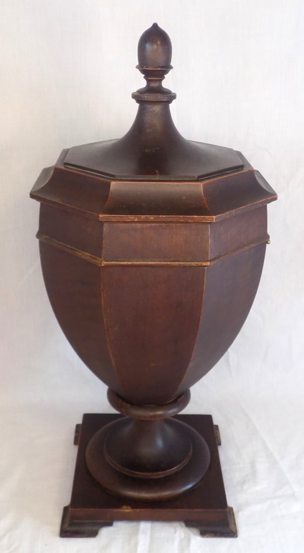 Antique 1800’s wood knife box: Antique 1800’s wood knife box. Beautiful design. Great quality and detail. In very good original as found condition. Appears to be original finish. Please see photos. 24 ½ inches tall