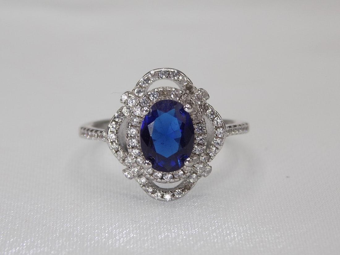 Beautiful 1cwt blue sapphire and topaz (1 of 5)