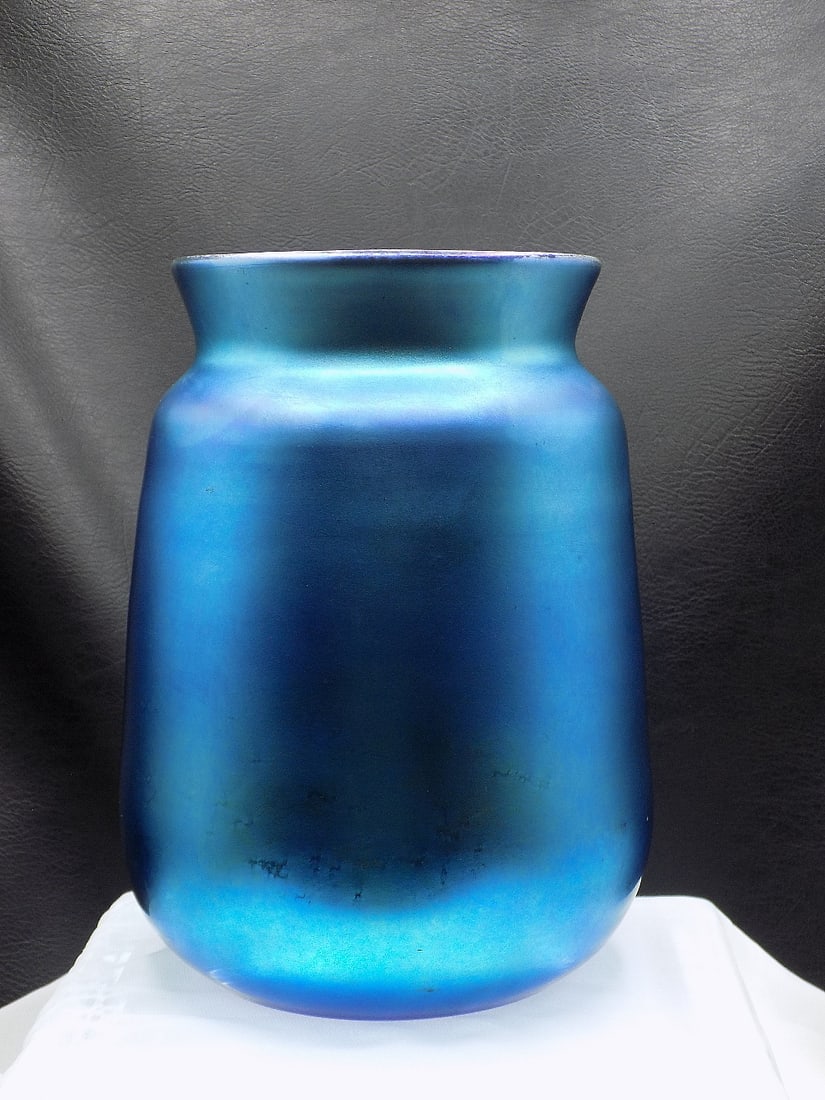Very pretty antique signed Steuben blue aurene art glass cylinder vase (1 of 7)