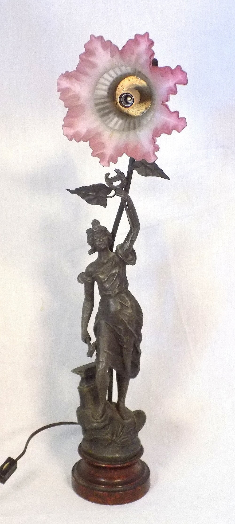 Lovely Art Nouveau figural newel post lamp (1 of 8)