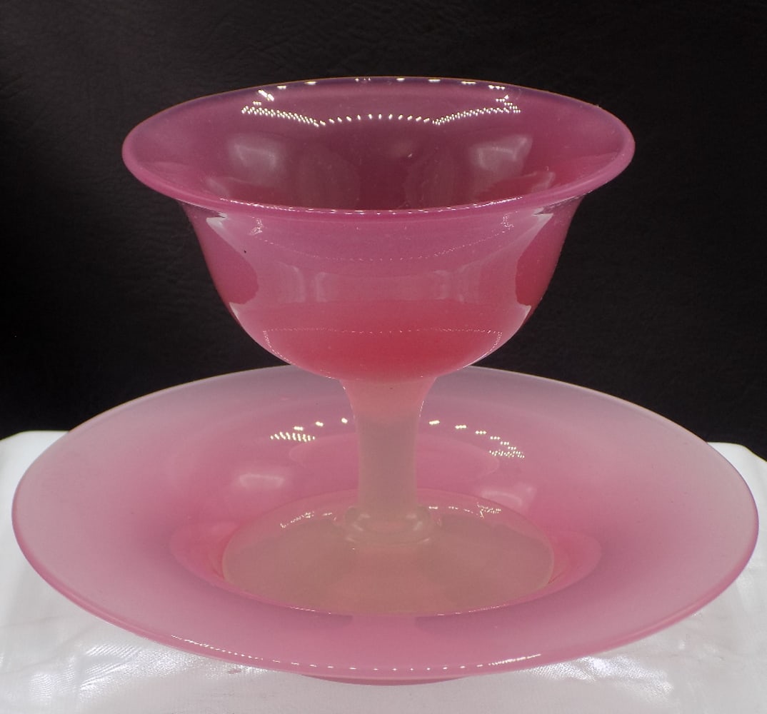 Very pretty antique Rosaline and alabaster Stueben art glass sherbert and underplate (1 of 8)