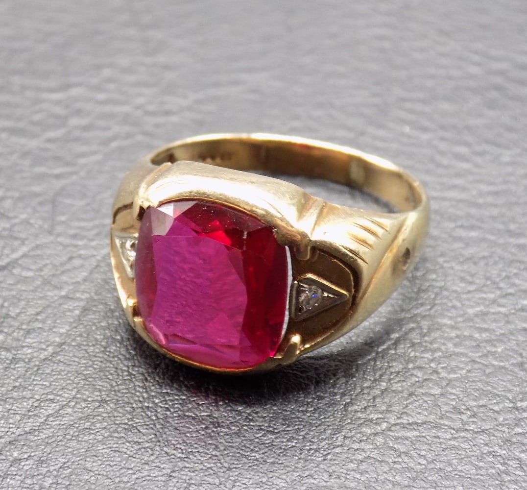 Vintage 8ct ruby 10k gold ring. (1 of 4)