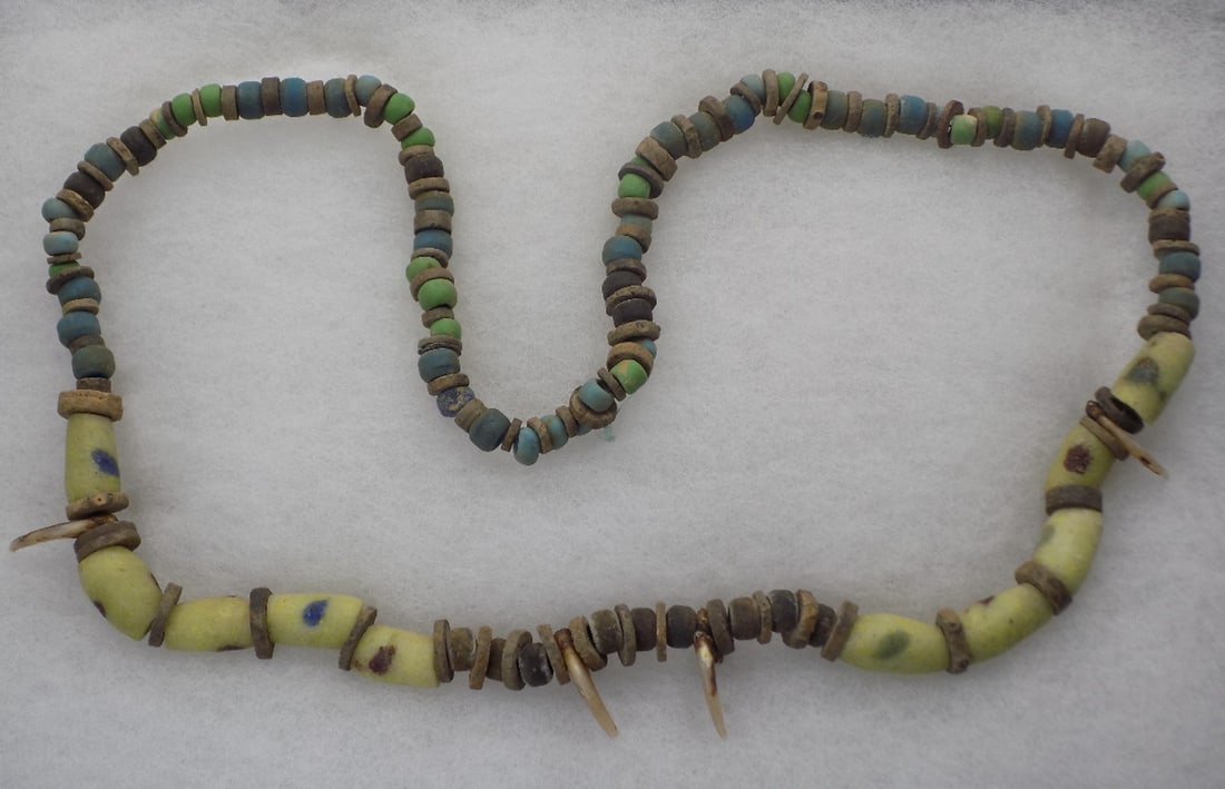 Vintage Native American Indian trade bead necklace with claws (1 of 8)