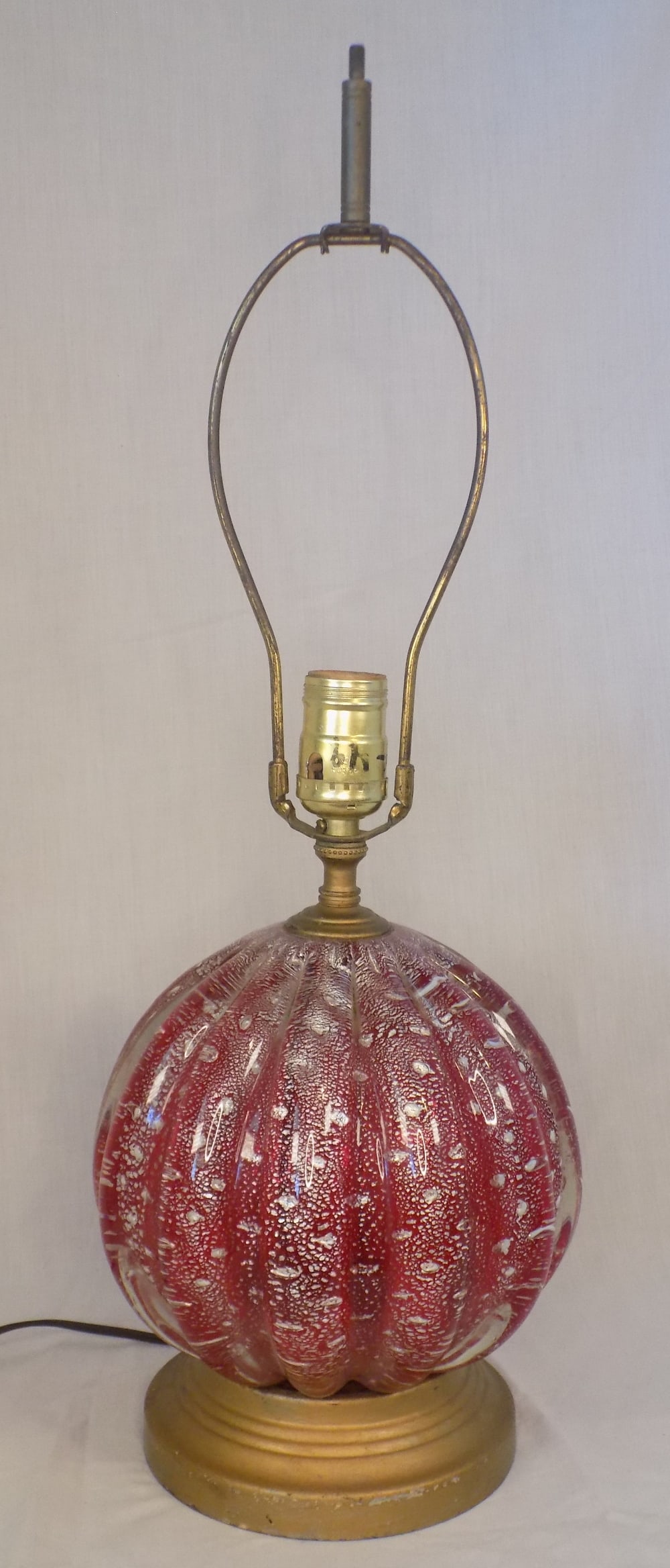 Beautiful midcentury modern Murano art glass Lamp: Beautiful midcentury modern Murano art glass Lamp. Beautiful colors Great quality and detail. 18 3/4 inches tall not including finial.