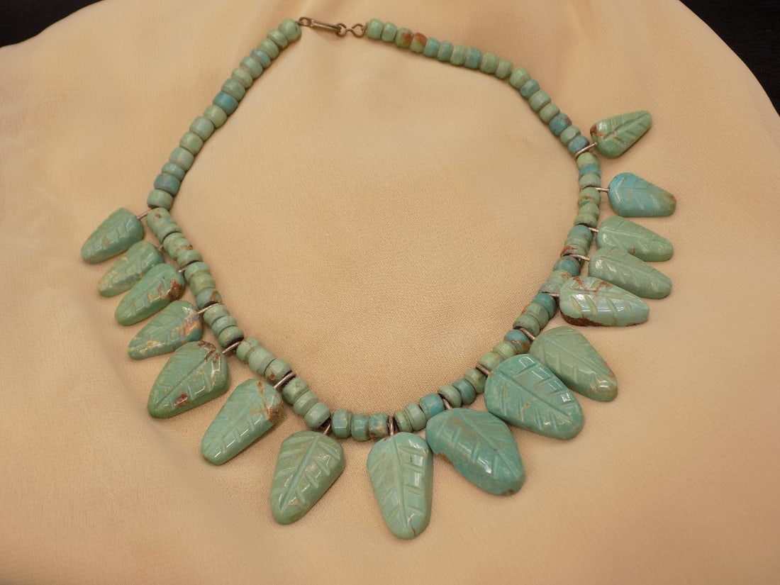 Native American Indian necklace. (1 of 5)