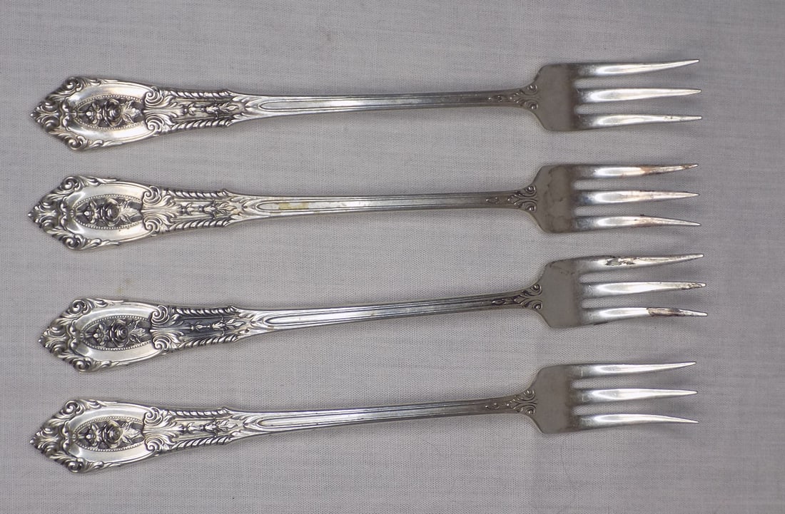 Four Rosepoint sterling silver horderve forks: Four Rosepoint sterling silver horderve forks Great quality and detail. In very good original as found condition. 5 5/8 inch horderve forks. Lemon fork 5 3/8 inches. Total weight 70 grams