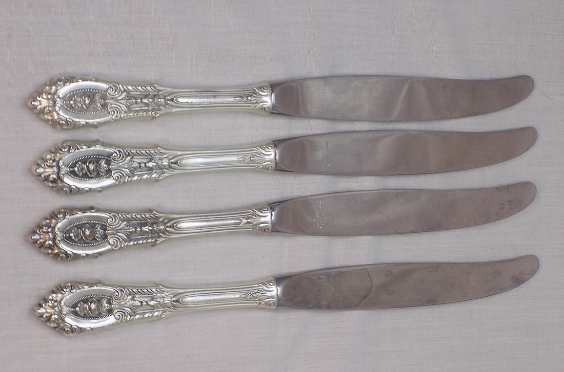 Four Wallace Rose Point sterling silver dinner knives (1 of 2)
