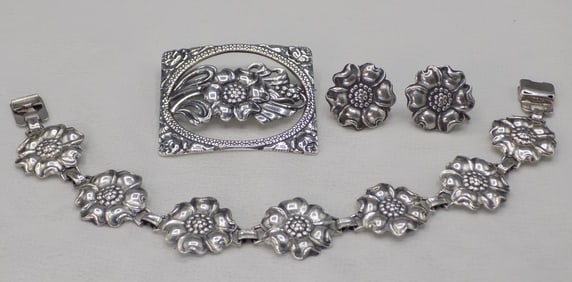 Beautiful vintage sterling silver bracelet, earrings and broach