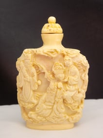 Vintage artist signed hand carved Oriental snuff bottle