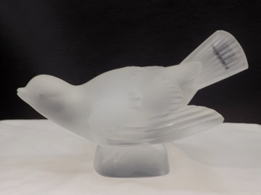 Very nice signed Lalique art glass bird in original box