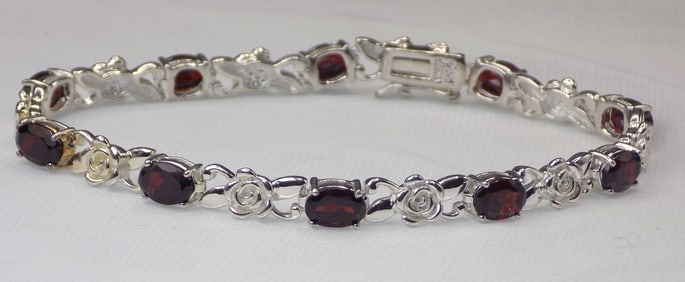 Fancy 5 cwt. garnet sterling silver bracelet.