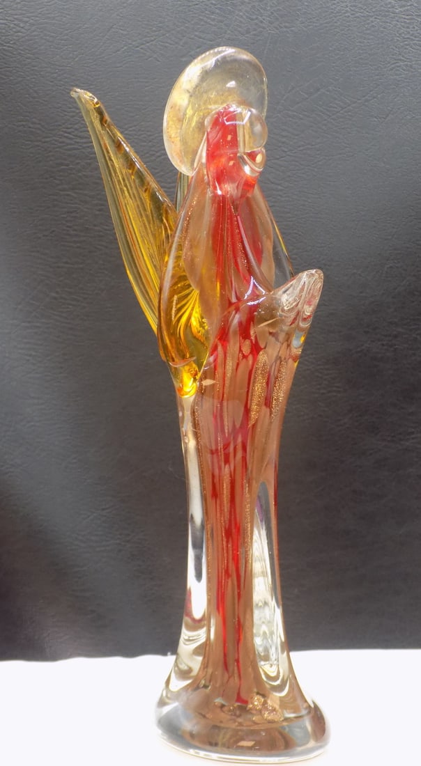Graceful vintage Murano art glass angel: Graceful vintage Murano art glass angel. Internal gold dust. Beautiful colors. In very good original as found condition. Great quality and detail. 9 ½ inches tall
