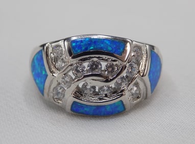 Beautiful 1 cwt Australian opal inlay and sterling silver ring
