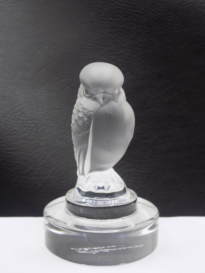Vintage signed Lalique art glass paperweight with bird in original box: Vintage signed Lalique art glass paperweight with bird in original box. Signed in script as shown in photo. In very good original as found condition. Great quality and detail. 3 1/8 inches tall