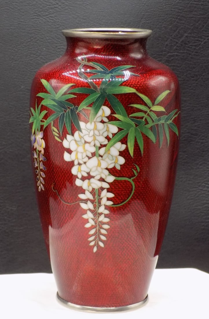 Exceptional vintage Japanese cloisonne vase with red foil leaf decoration: Exceptional vintage Japanese cloisonne vase with red foil leaf decoration. Bamboo internal decoration in red foil as shown in photos. Silver rim and silver bottom. Beautiful colors. In very good origi