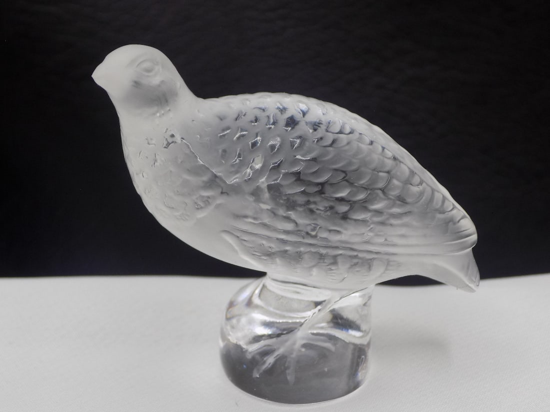 Very nice vintage signed Lalique art glass quail in original box: Very nice vintage signed Lalique art glass quail in original box. Signed in script as shown in photo. Beautiful colors. In very good original as found condition. Great quality and detail. Quail is 2 i
