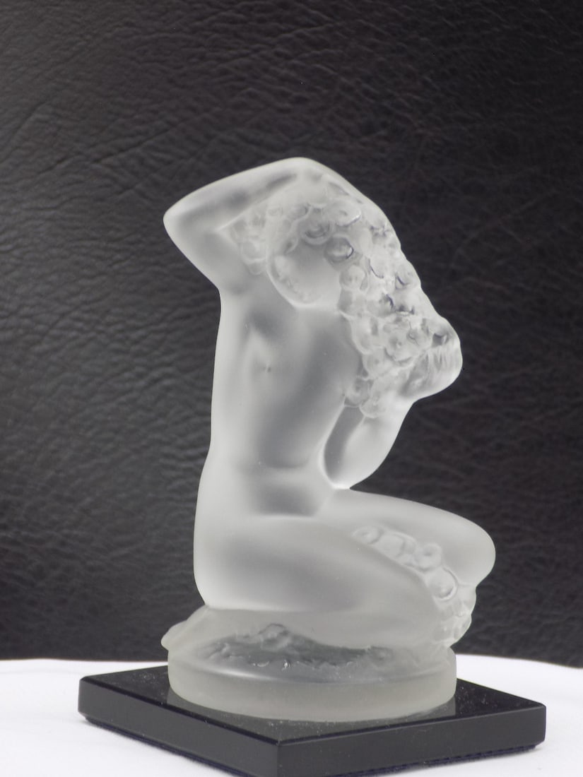 Beautiful vintage signed Lalique art glass figure of female nude in original box: Beautiful vintage signed Lalique art glass figure of female nude in original box. Signed in script as shown in photo. Beautiful colors. In very good original as found condition. Great quality and deta