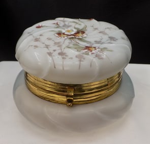 Lovely hand decorated Wavecrest art glass jewelry box