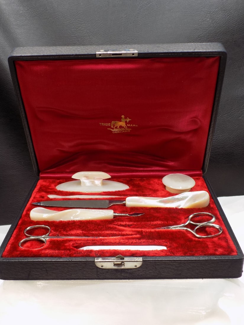 Very nice antique mother of pearl manicure in original box (1 of 9)