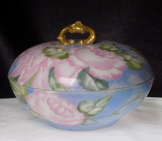 Beautiful hand painted Limoges jewelry box with flowers