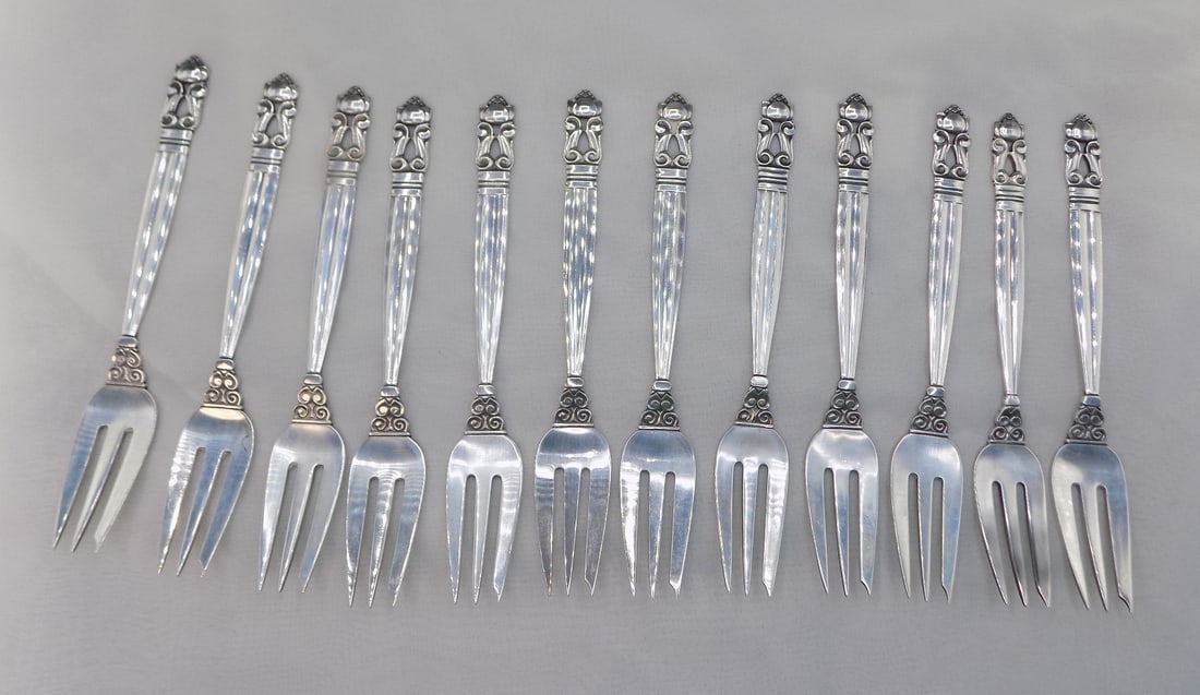 Very fine set of twelve Georg Jenson vintage  Acorn sterling silver forks. (1 of 6)