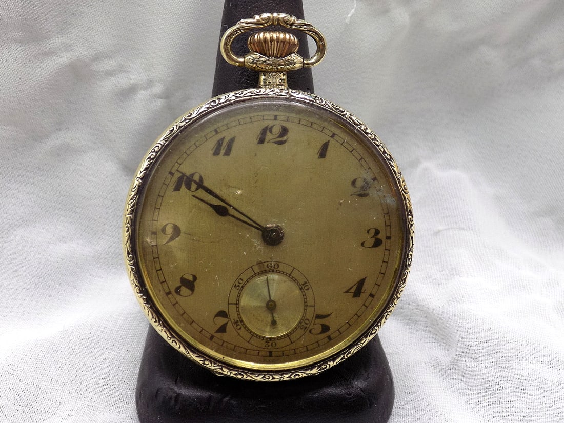 Antique 14k gold Bulova pocket watch.: Antique 14k gold Bulova pocket watch. Marked as shown in photos. In very good condition and running. Inscribed on inside cover. Please see photos. 1 5/8 inches diameter. 48 grams