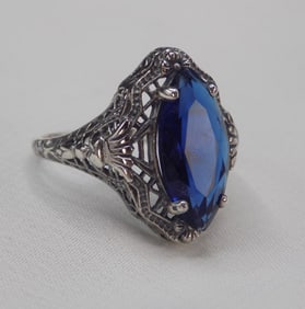 Beautiful 2 ct blue sapphire.sterling silver ring
