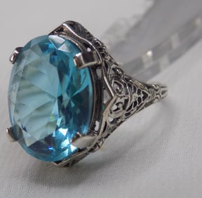 Beautiful 12 ct natural blue topaz sterling silver ring