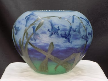 Lovely antique signed Daum Nancy cameo art glass vase