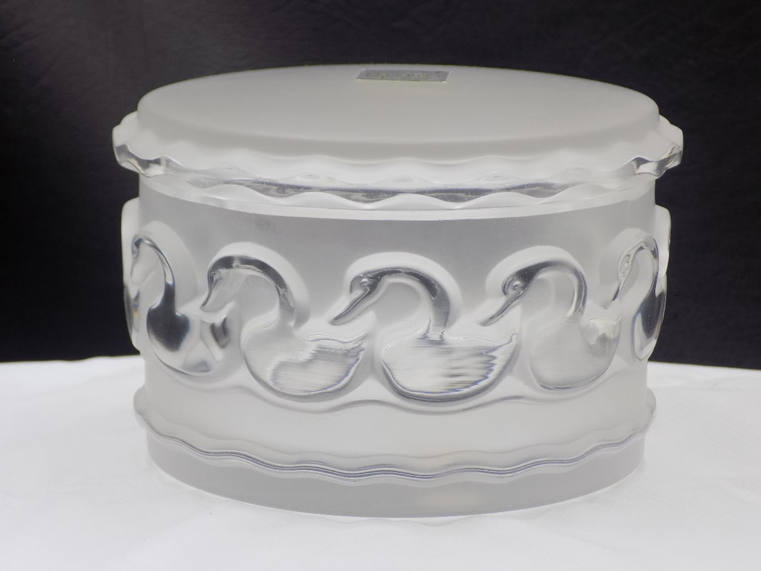 Beautiful signed R Lalique Canards Swans art glass covered dresser box. (1 of 9)