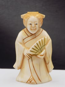Fine vintage carved Oriental Netsuke woman with fan