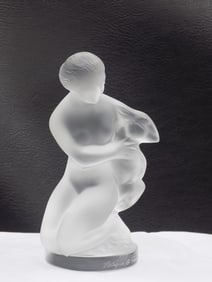 Beautiful signed R Lalique art glass Diane Statuett