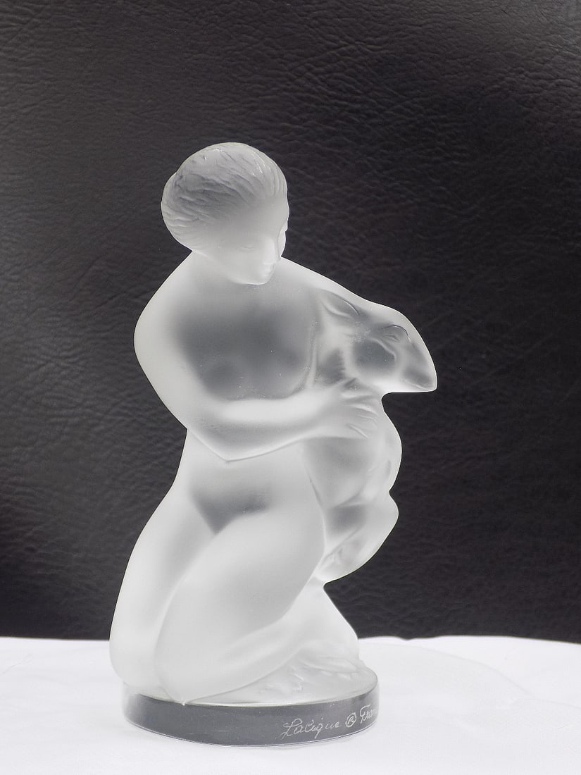 Beautiful signed R Lalique art glass Diane Statuett: Beautiful signed R Lalique art glass Diane Statuett. Diane the huntress with fawn. Original box. Original label and signed in script as shown in photo. Great quality and detail. In very good original 