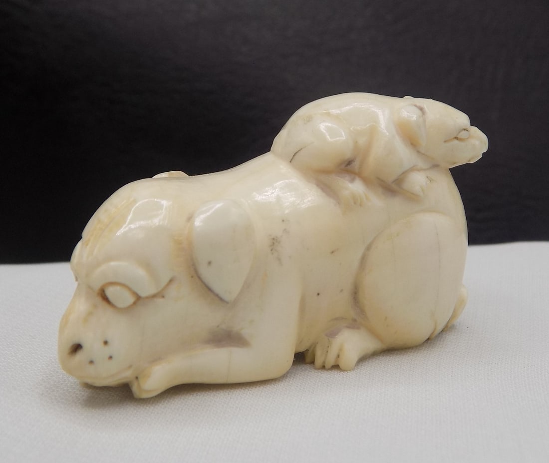 Fine vintage carved Oriental Netsuke dog and dog on back (1 of 5)