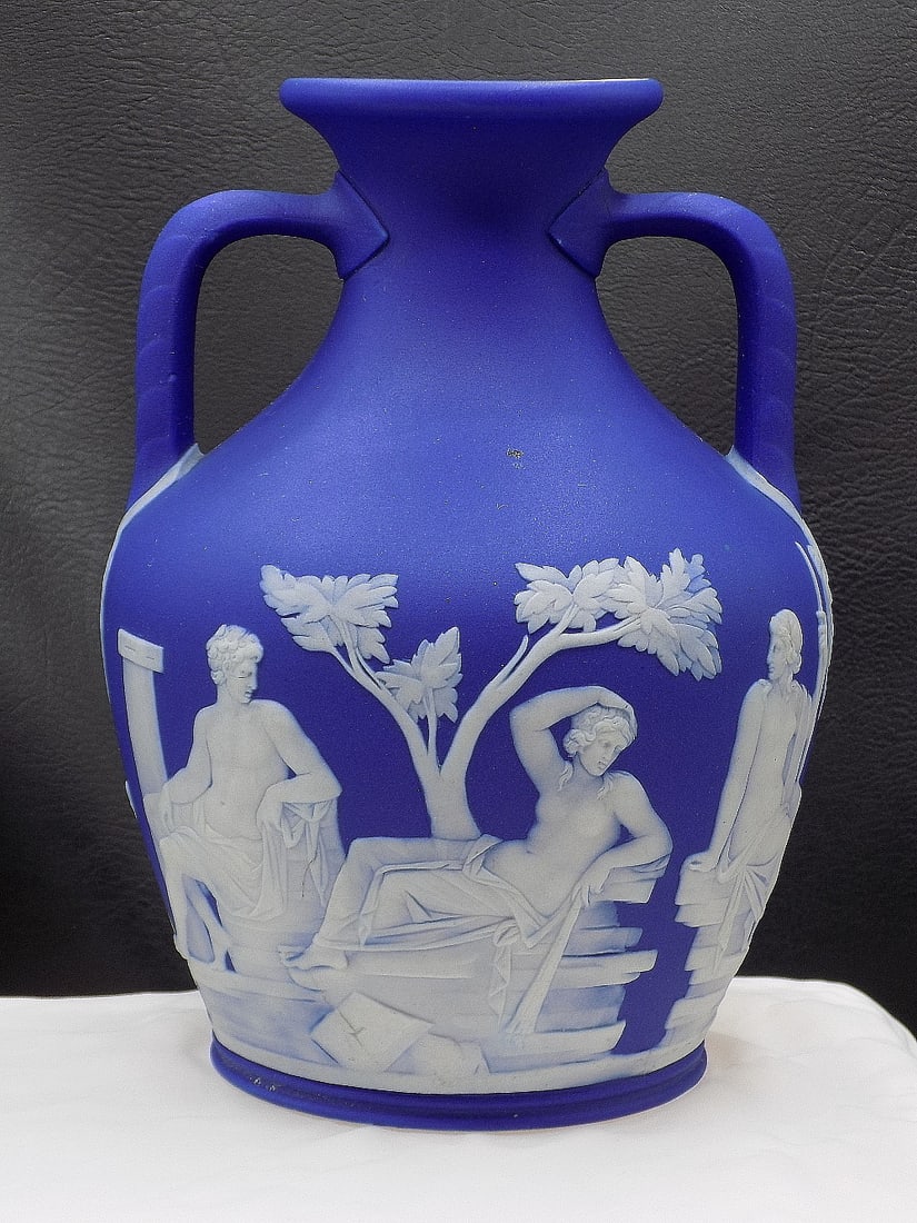 Fabulous antique Wedgewood Portland Jasperware vase (1 of 13)